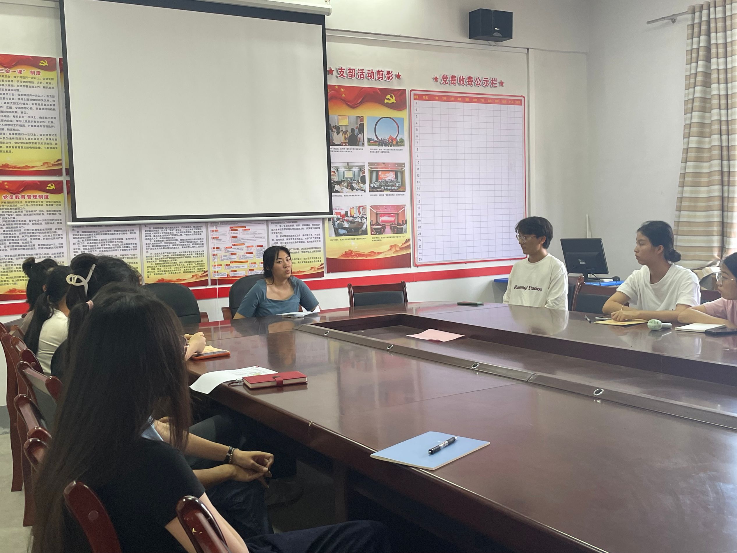 【专题党课】教育学院开展 “广大青年要在奋进新征程中争当先锋”主题党课活动-广西工程职业学院图片