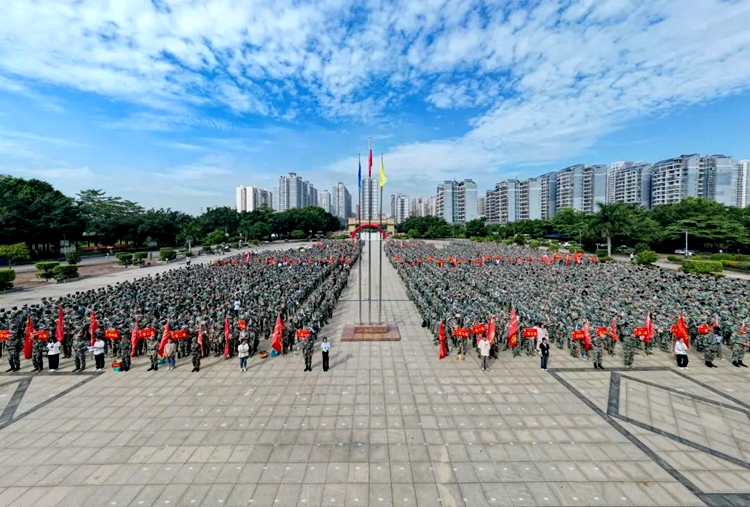 热血青春，扬帆起航 | 我校举行2023级新生军训动员大会-广西工程职业学院图片