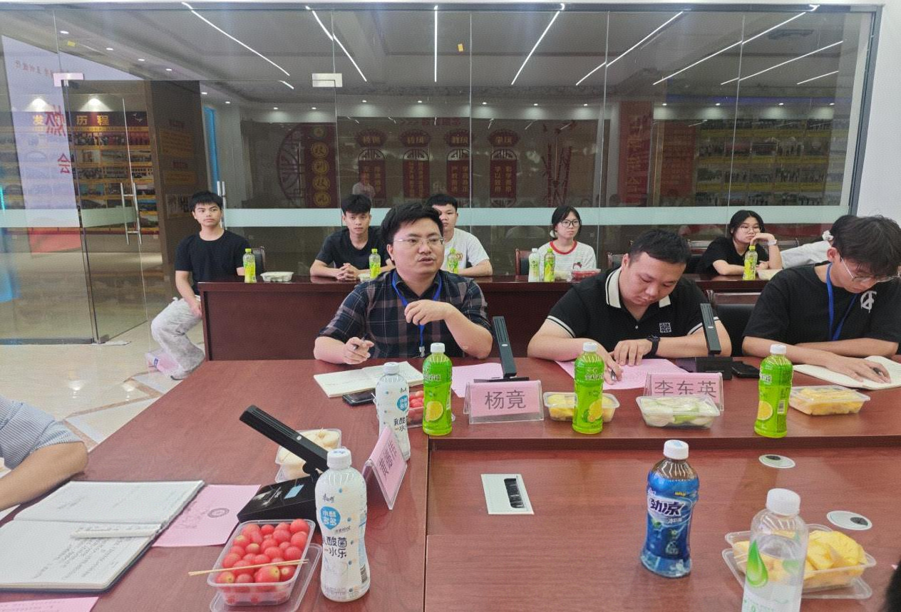 智能制造学院召开“智造未来·青年当燃”五四学生座谈会-广西工程职业学院图片