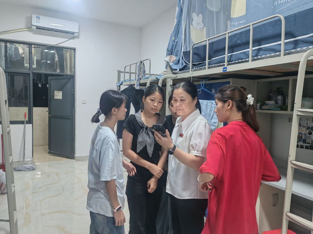 关怀入寝，情暖艺教｜艺术教育学院领导走