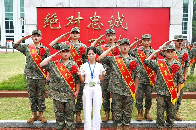 携笔从戎赴军营 青春报国正当时——我校欢送2026年秋征入伍学子并